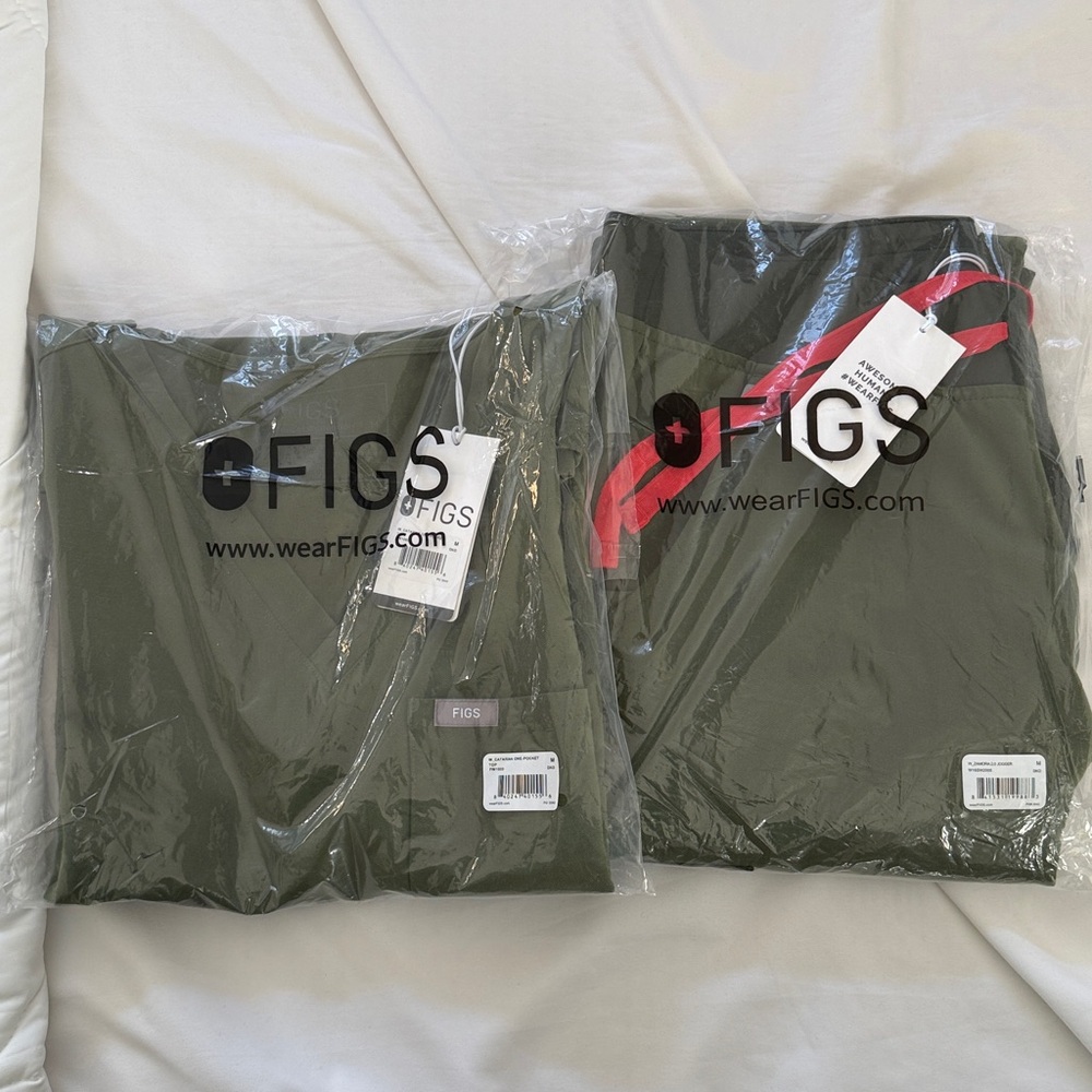 FIGS Limited Edition Dark Olive Scrub Set-M